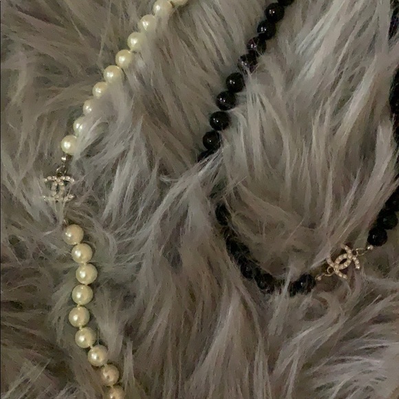 Black white pearl inspired necklace - Picture 2 of 3